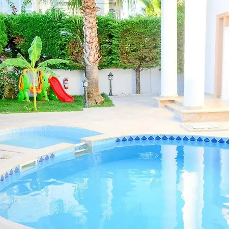 Private With Pool Near The Vilă *