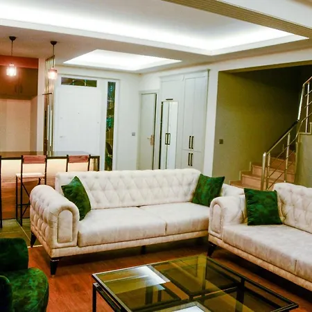 Private With Pool Near The Vilă Belek